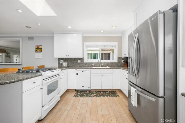 $3,059,999 | 140 12th Street, Seal Beach, CA 90740