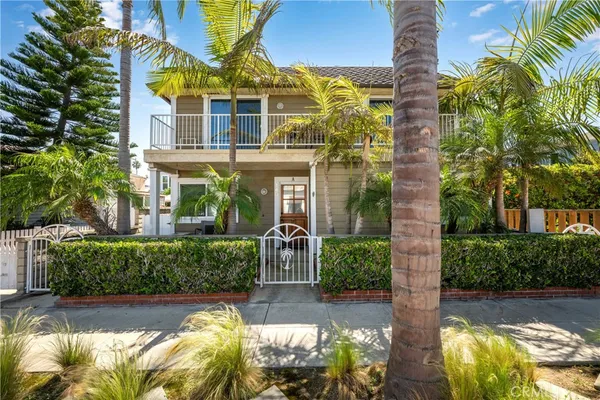$3,059,999 | 140 12th Street, Seal Beach, CA 90740
