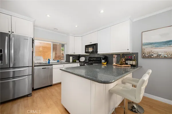 $3,059,999 | 140 12th Street, Seal Beach, CA 90740