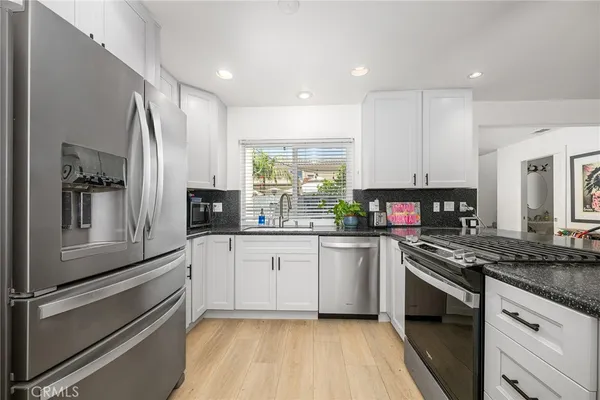 $3,059,999 | 140 12th Street, Seal Beach, CA 90740