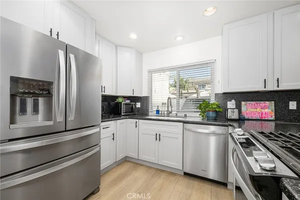 $3,059,999 | 140 12th Street, Seal Beach, CA 90740