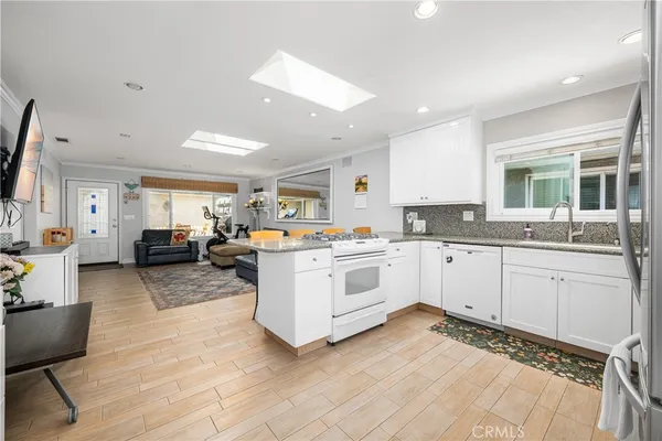 $3,059,999 | 140 12th Street, Seal Beach, CA 90740