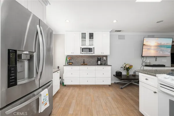 $3,059,999 | 140 12th Street, Seal Beach, CA 90740