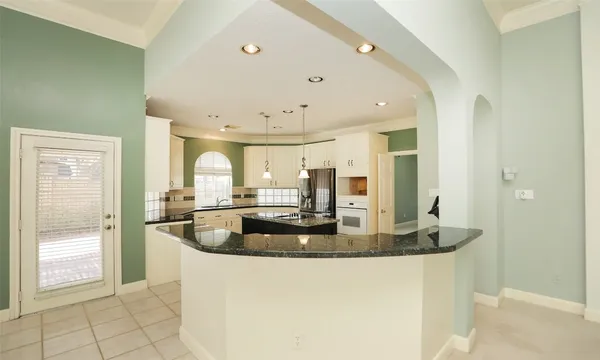 $2,895 | 7502 Holly Court Estates, Houston, TX 77095