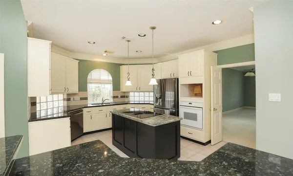 $2,895 | 7502 Holly Court Estates, Houston, TX 77095