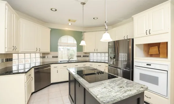 $2,895 | 7502 Holly Court Estates, Houston, TX 77095