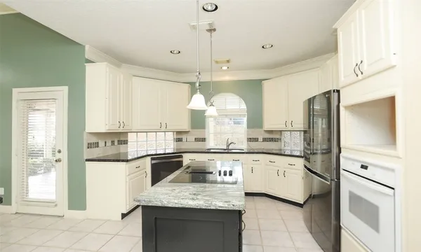 $2,895 | 7502 Holly Court Estates, Houston, TX 77095