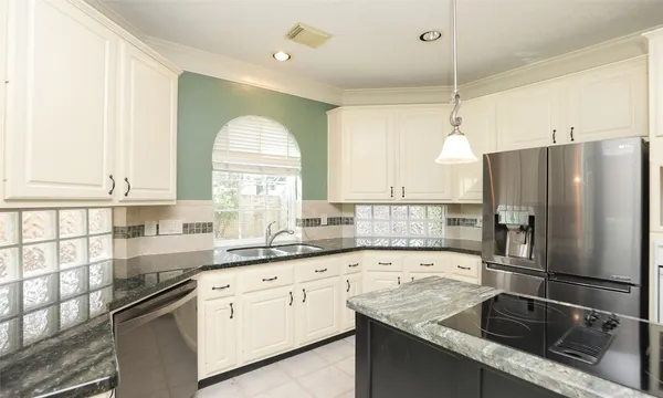 $2,895 | 7502 Holly Court Estates, Houston, TX 77095