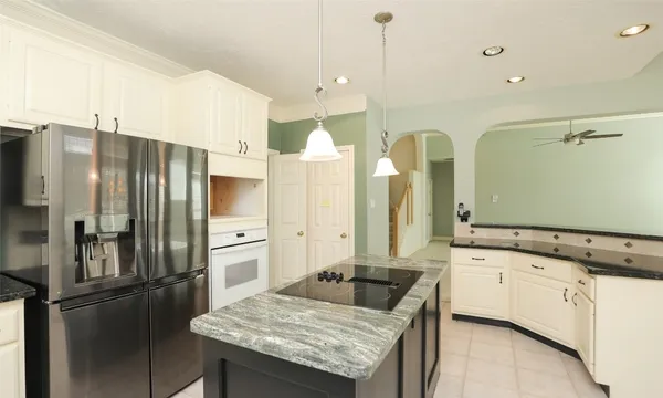 $2,895 | 7502 Holly Court Estates, Houston, TX 77095