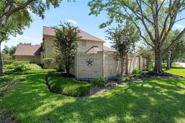 $2,895 | 7502 Holly Court Estates, Houston, TX 77095