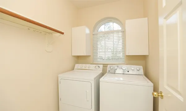 $2,895 | 7502 Holly Court Estates, Houston, TX 77095