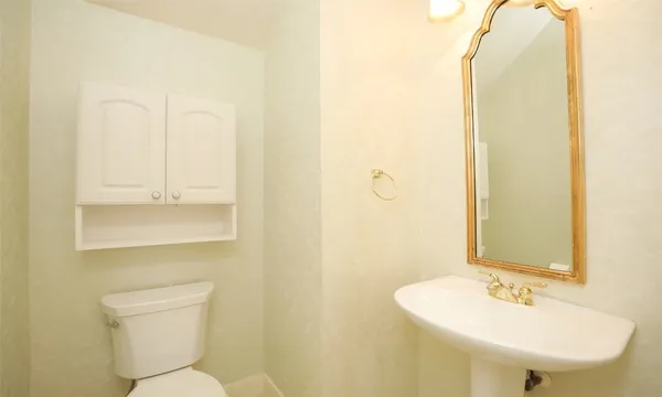 $2,895 | 7502 Holly Court Estates, Houston, TX 77095