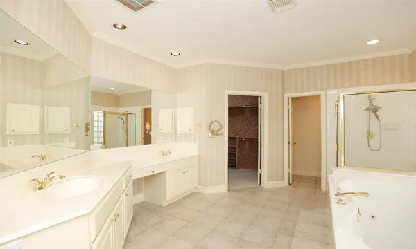 $2,895 | 7502 Holly Court Estates, Houston, TX 77095