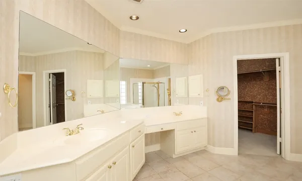 $2,895 | 7502 Holly Court Estates, Houston, TX 77095