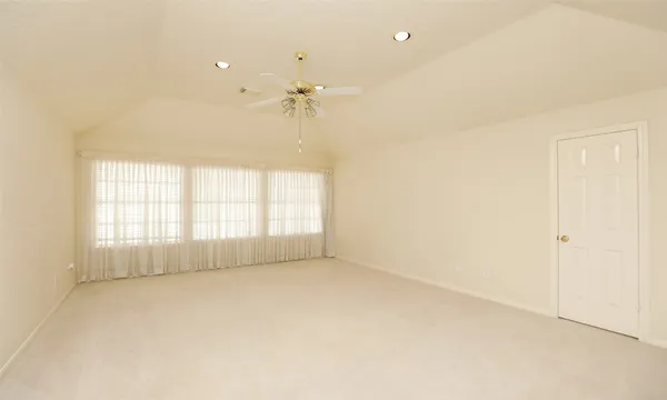 $2,895 | 7502 Holly Court Estates, Houston, TX 77095
