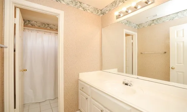 $2,895 | 7502 Holly Court Estates, Houston, TX 77095