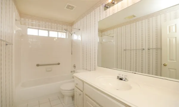 $2,895 | 7502 Holly Court Estates, Houston, TX 77095