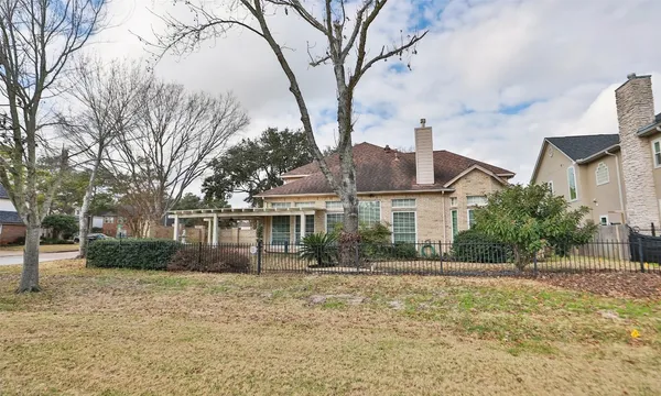 $2,895 | 7502 Holly Court Estates, Houston, TX 77095