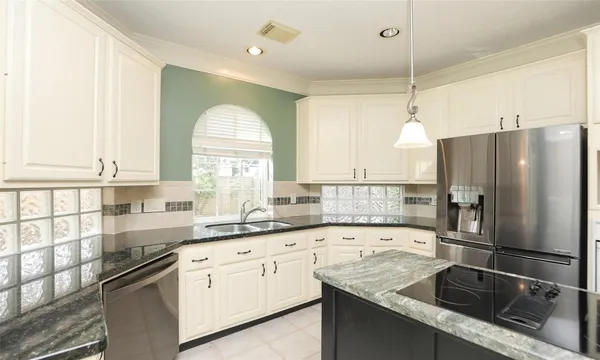 $2,895 | 7502 Holly Court Estates, Houston, TX 77095