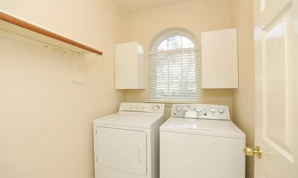 $2,895 | 7502 Holly Court Estates, Houston, TX 77095