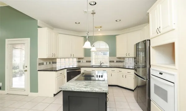 $2,895 | 7502 Holly Court Estates, Houston, TX 77095