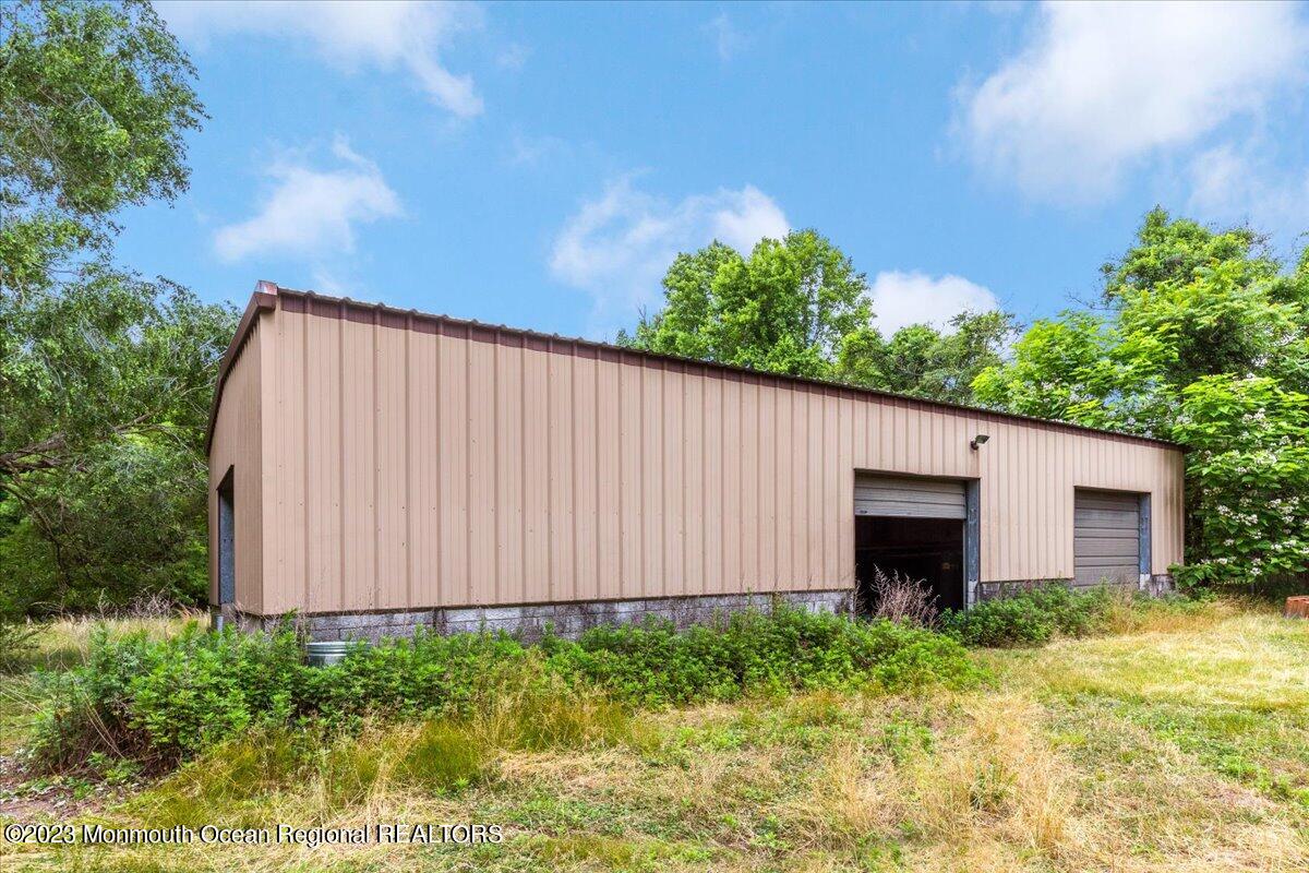 1039 Maxim Southard Road Howell, NJ 07731 - Photo 7 of 37 36-1039MaximSouthardRd_036