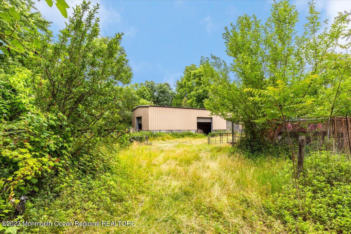 1039 Maxim Southard Road Howell, NJ 07731 - Photo 10 of 37 39-1039MaximSouthardRd_039