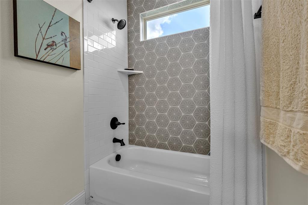 6628 Buffalo Ridge Circle Godley, TX 76044 - Photo 16 of 39 a bathroom with a bathtub