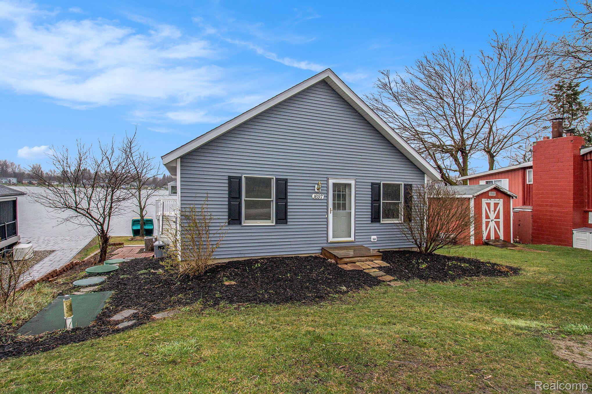 1697 Triangle Lake Road Howell, MI 48843 - Photo 2 of 25 Gallery Image 2