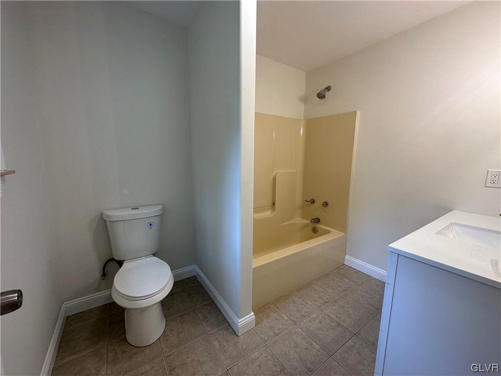 1204 Lakeside Drive Effort, PA 18330 - Photo 12 of 25 a bathroom with a toilet and a bathtub