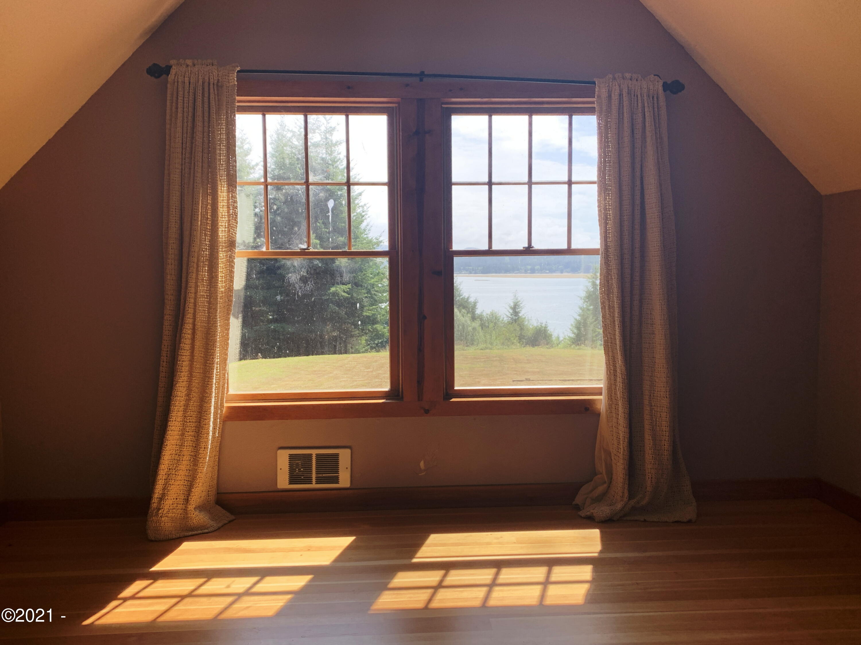 3204 North Bayview Road Waldport, OR 97394 - Photo 15 of 69 Master