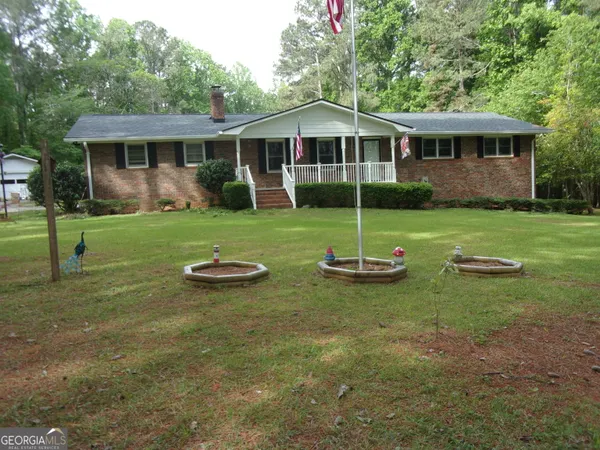 a view of outdoor space yard and front view of a house