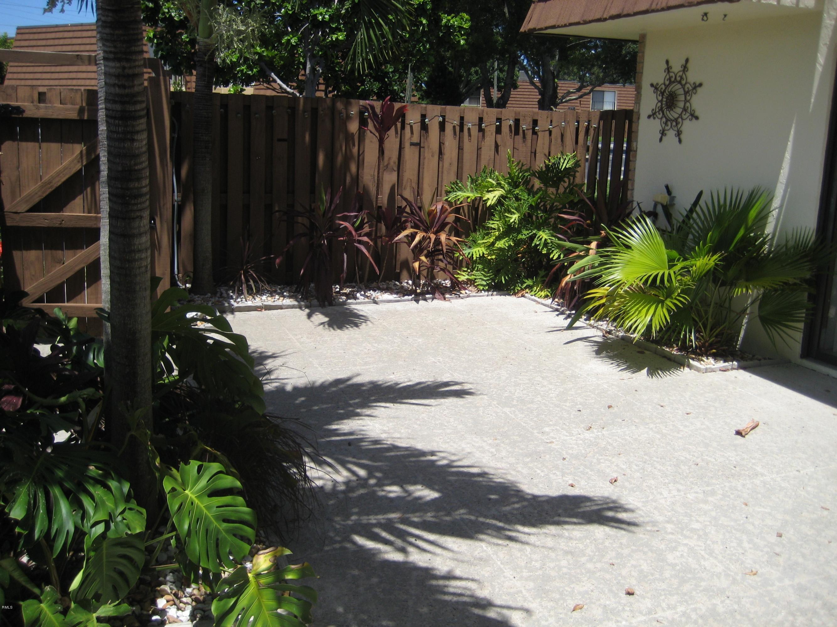 3900 Southeast County Line Road, Unit 24D Tequesta, FL 33469 - Photo 13 of 13 Courtyard