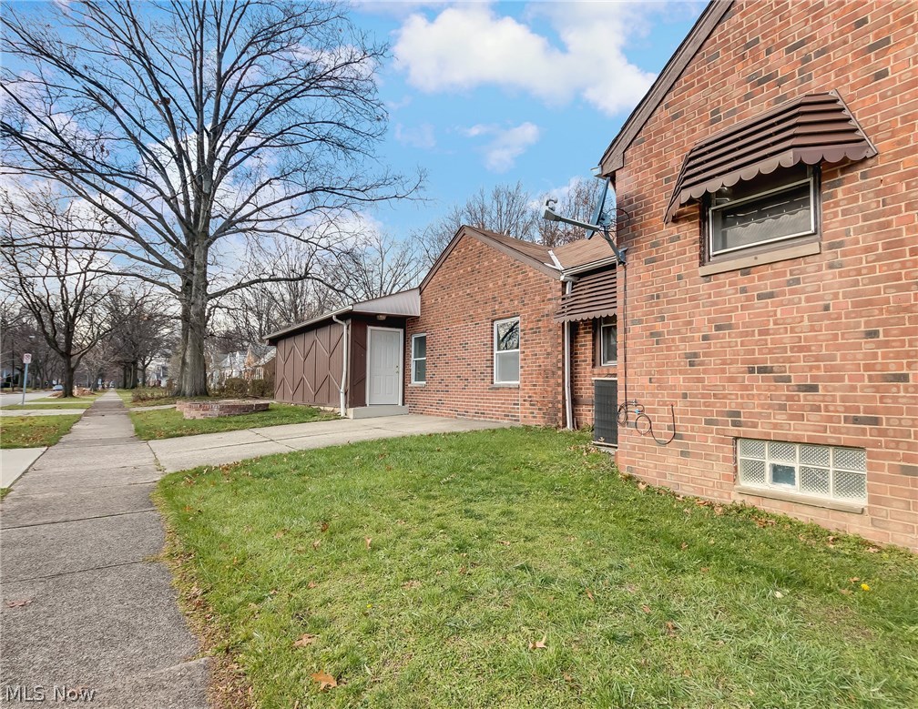 1024 South Green Road Cleveland, OH 44121 - Photo 27 of 28 Side view...