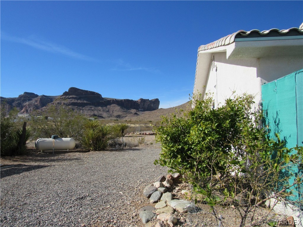2002 Drake Road Golden Valley, AZ 86413 - Photo 4 of 50 a view of a back yard
