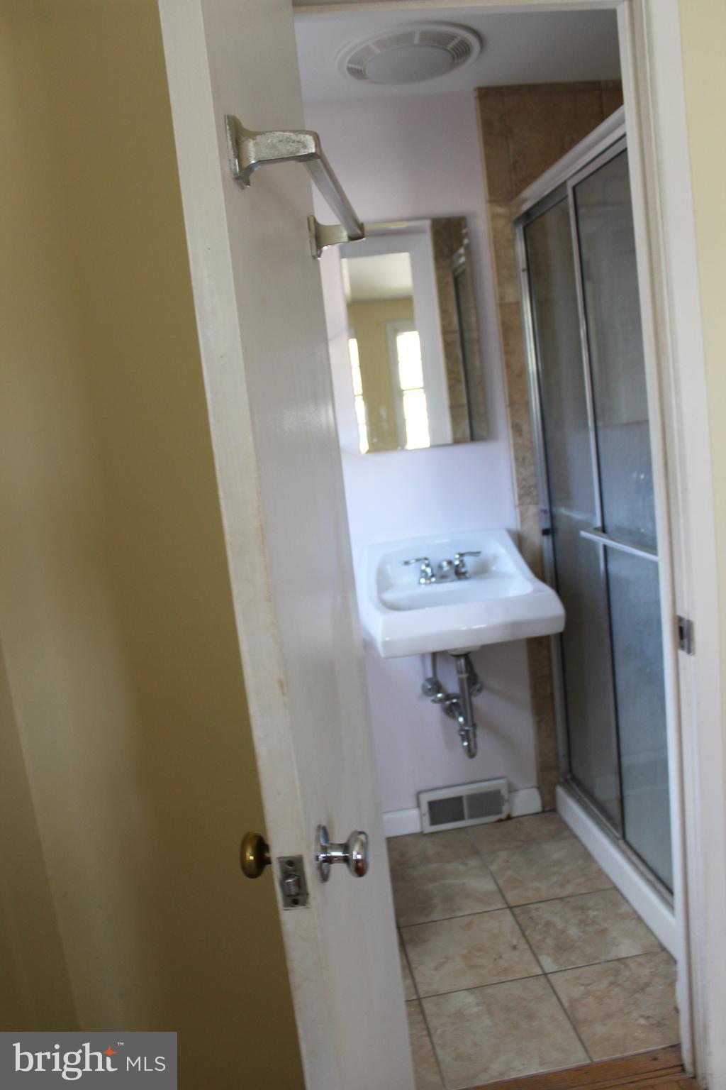 318 Valley Road Oreland, PA 19075 - Photo 11 of 18 Gallery Image 11