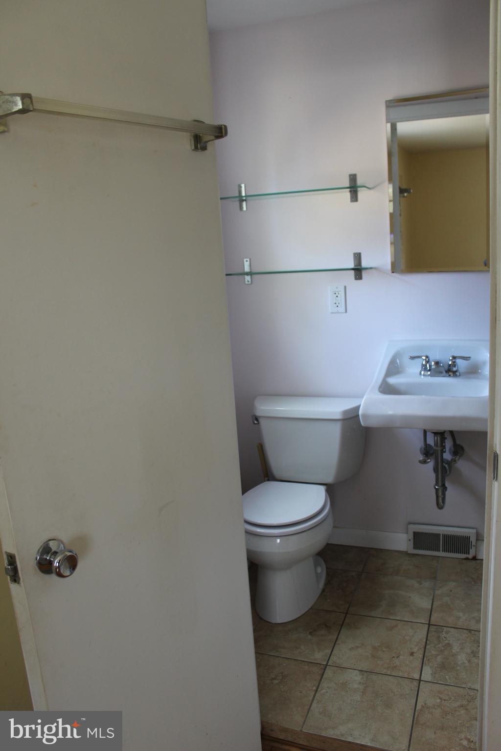 318 Valley Road Oreland, PA 19075 - Photo 10 of 18 Gallery Image 10