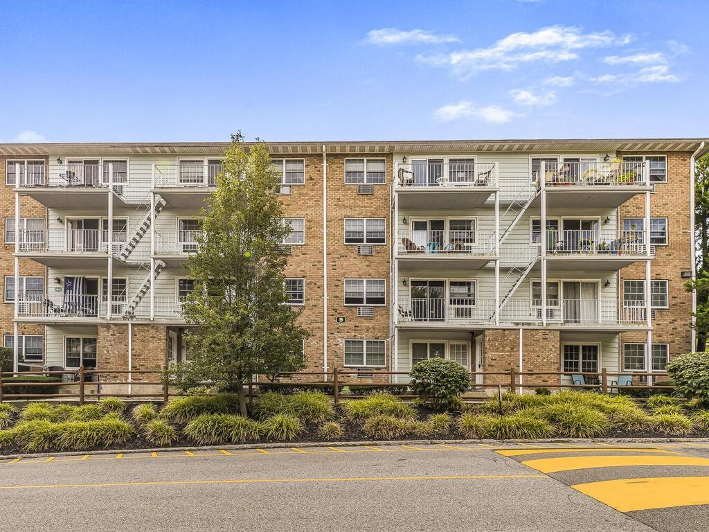 1840 Crompond Road, Unit 9A5 Peekskill, NY 10566 - Photo 1 of 1