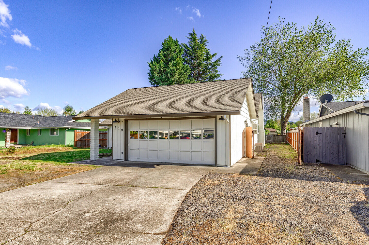 610 Hopkins Road Central Point, OR 97502 - Photo 5 of 37 05_HR_5_mls