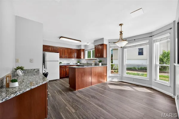 $425,000 | 842 Ridgetop Circle, St. Charles, MO 63304