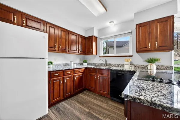 $425,000 | 842 Ridgetop Circle, St. Charles, MO 63304