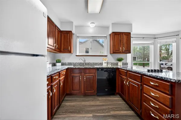 $425,000 | 842 Ridgetop Circle, St. Charles, MO 63304