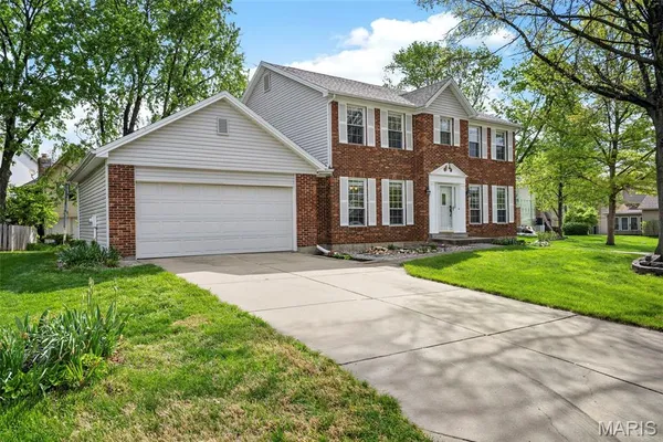 $425,000 | 842 Ridgetop Circle, St. Charles, MO 63304
