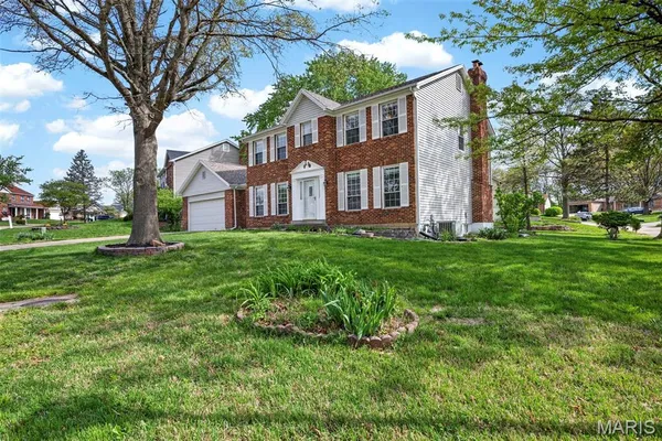 $425,000 | 842 Ridgetop Circle, St. Charles, MO 63304