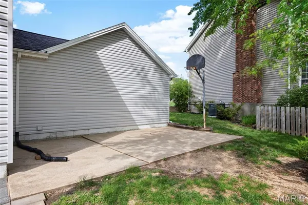 $425,000 | 842 Ridgetop Circle, St. Charles, MO 63304