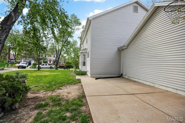 $425,000 | 842 Ridgetop Circle, St. Charles, MO 63304