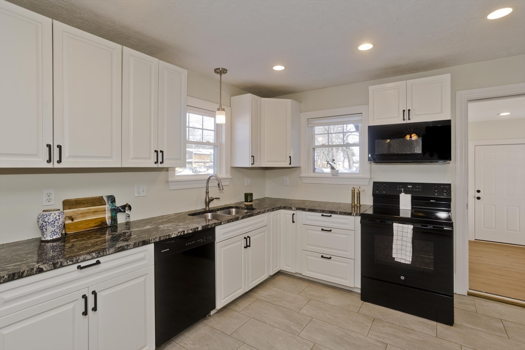 357 Southampton Road Westfield, MA 01085 - Photo 4 of 25 Gallery Image 4