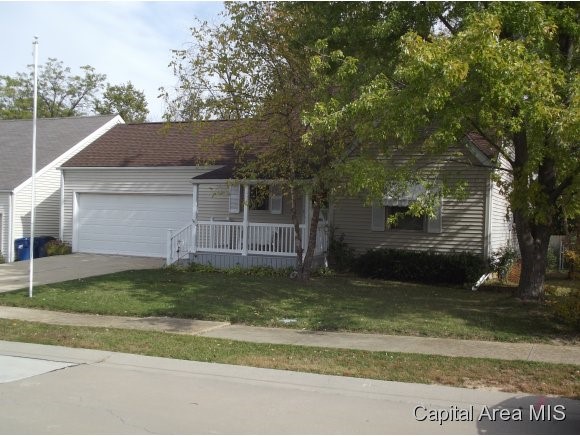 900 Helene Street Springfield, IL 62702 - Photo 1 of 18