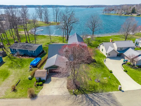 $999,999 | 1064 Bayview Drive, Coldwater, MI 49036