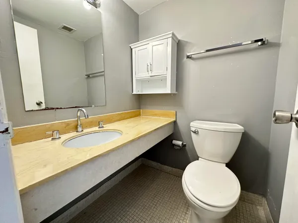 $2,400 | 1985 South Ocean Drive, Unit 21A, Hallandale Beach, FL 33009